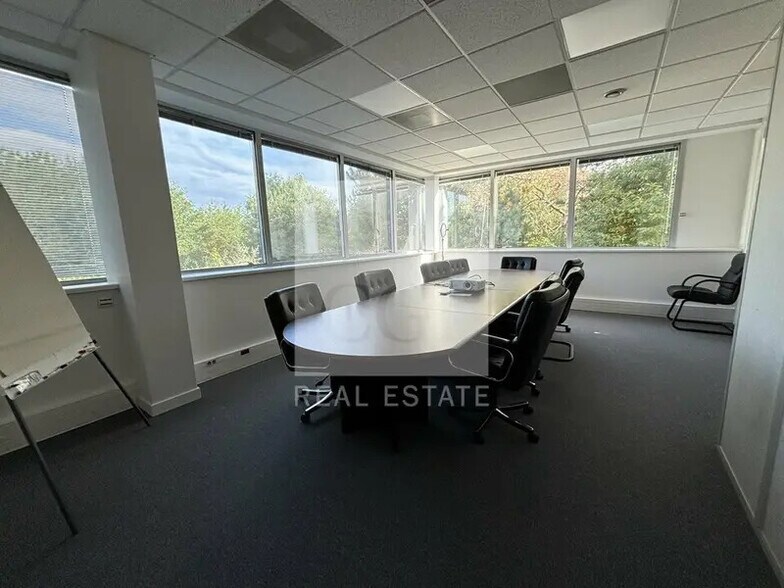 9 Allée Irène Joliot Curie, Saint-Priest for lease - Interior Photo - Image 1 of 13