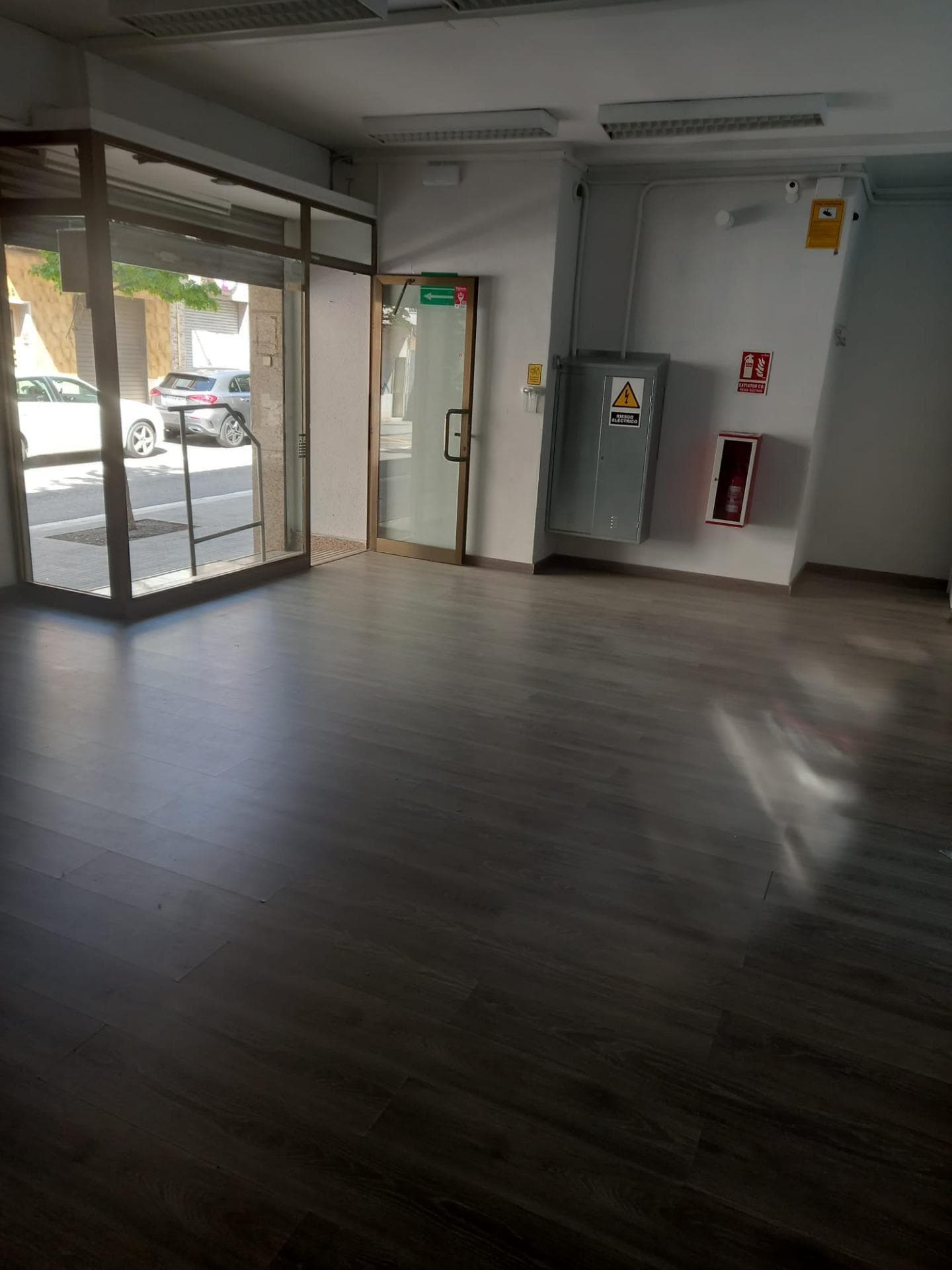 Retail in Terrassa, Barcelona for lease Interior Photo- Image 1 of 4