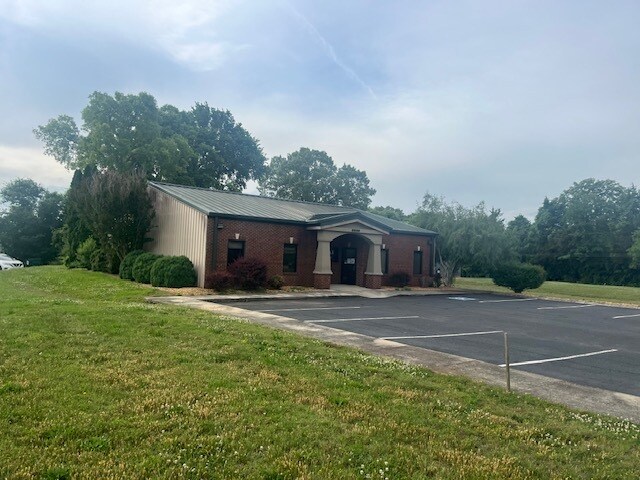 2050 Cowan Hwy, Winchester, TN à louer - Photo du bâtiment - Image 1 de 21