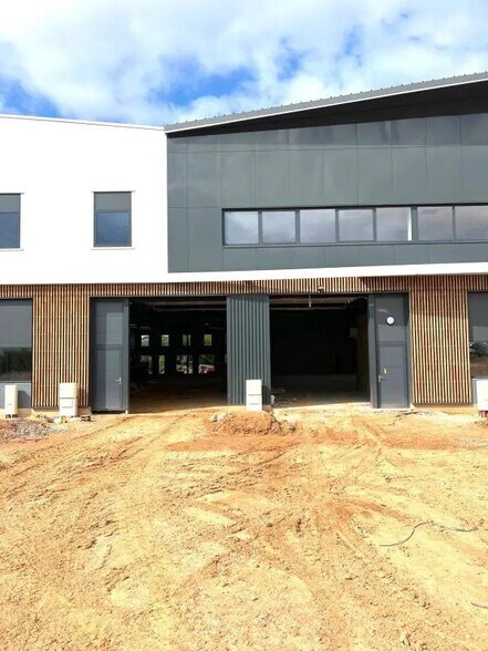 Flex in Plaisir for sale - Building Photo - Image 3 of 13