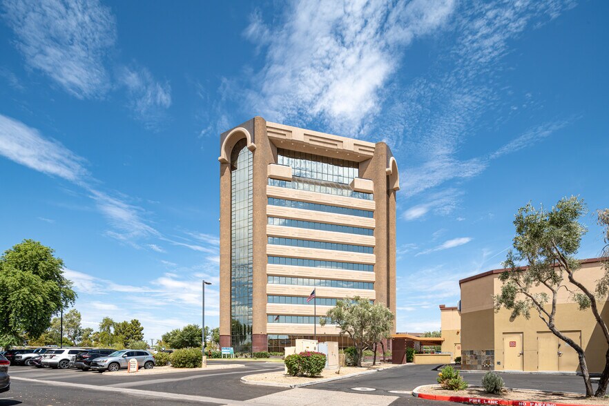 2800 N 44th St, Phoenix, AZ à louer - Photo du bâtiment - Image 2 de 12