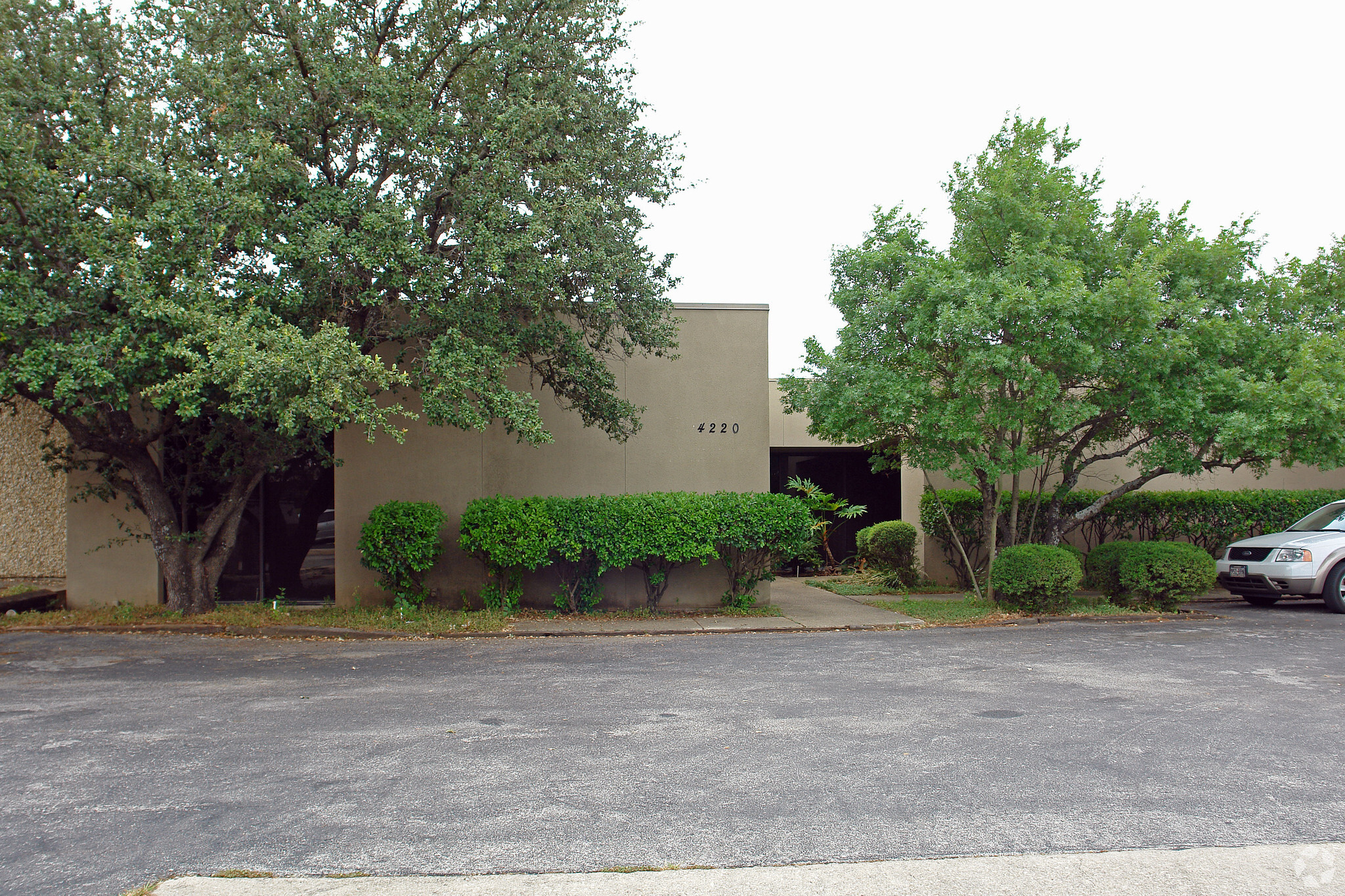 4218-4220 Centergate St, San Antonio, TX à vendre Photo du bâtiment- Image 1 de 1