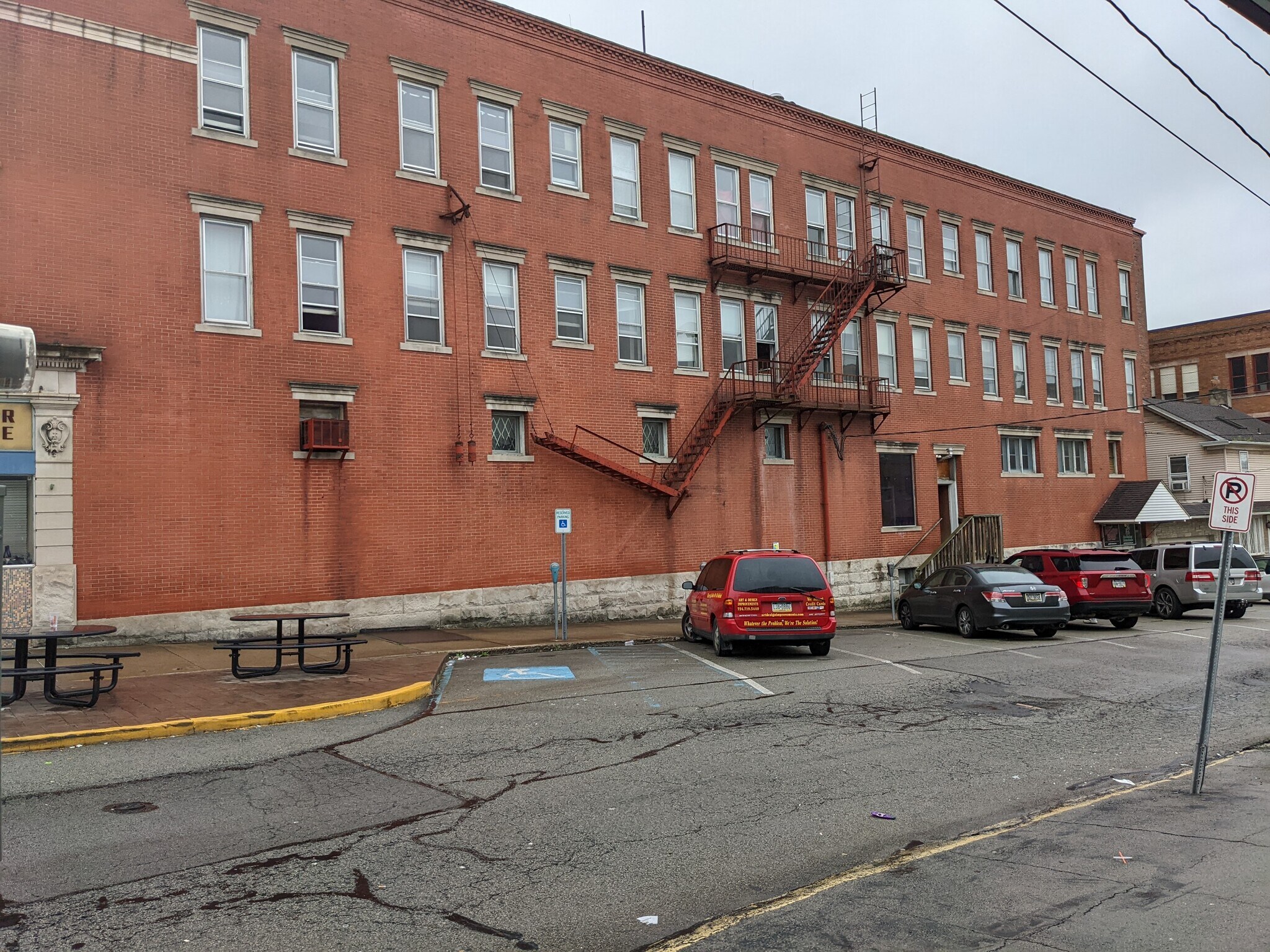 109 New Castle St, Butler, PA for lease Building Photo- Image 1 of 8