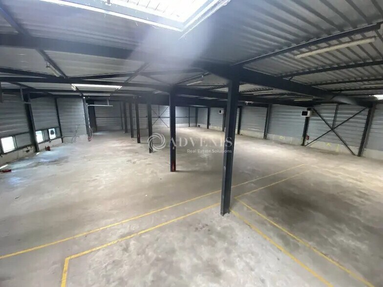 Bureau dans Montigny-le-Bretonneux à louer - Photo du bâtiment - Image 2 de 6