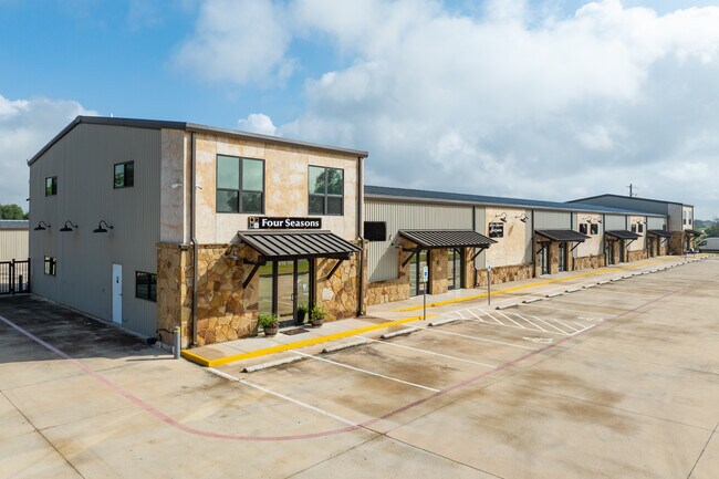 Plus de détails pour 190 Center St, New Braunfels, TX - Commerce de détail à louer