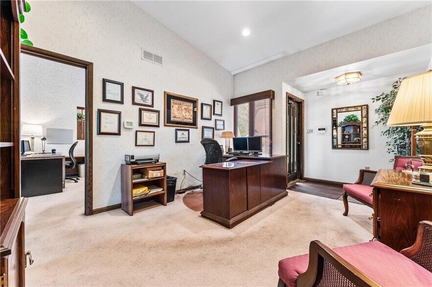 2006-2007 Kinvara Dr, Pittsburgh, PA à vendre - Photo intérieure - Image 1 de 6