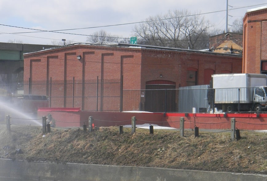 60 Jackson St, Holyoke, MA for sale - Building Photo - Image 3 of 5