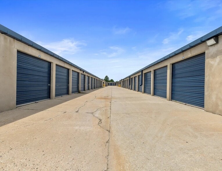 12650 Ford Dr, Fishers, IN à louer - Photo du bâtiment - Image 2 de 5