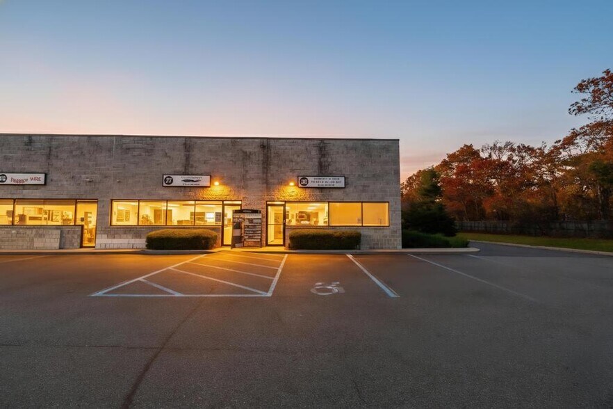 2231 Fifth Ave, Ronkonkoma, NY à vendre - Photo du bâtiment - Image 1 de 23