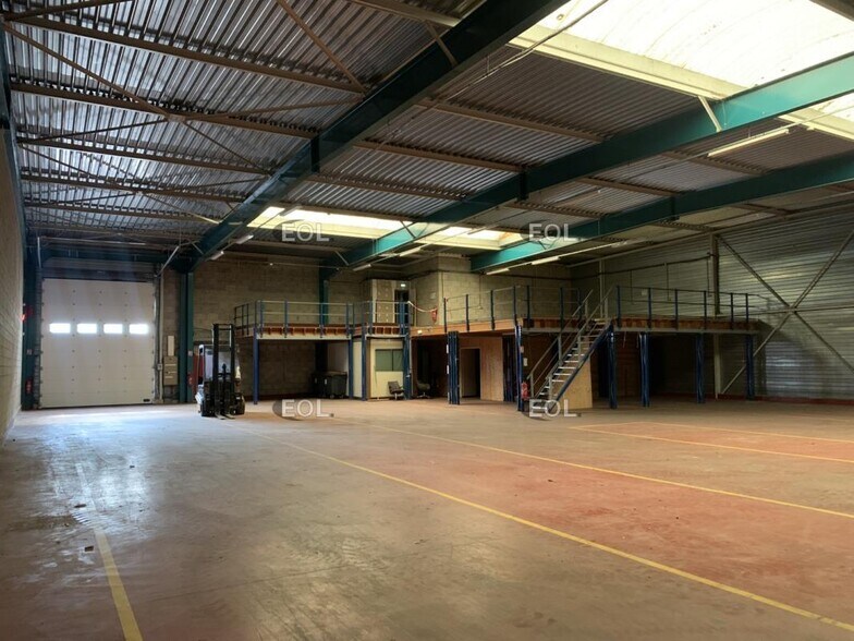 Local d'activités dans Lisses à vendre - Photo du bâtiment - Image 2 de 9