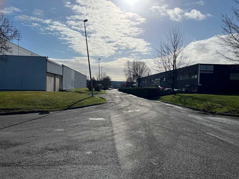 38 Rue Marcel Paul, Tremblay-en-France à louer - Photo du bâtiment - Image 2 de 22