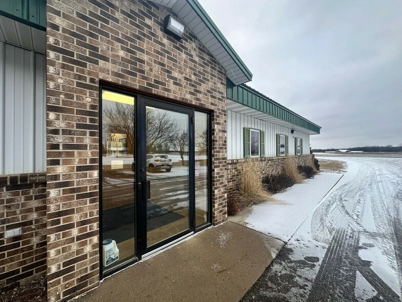 1230 S Victory Dr, Mankato, MN à vendre - Photo du bâtiment - Image 2 de 5