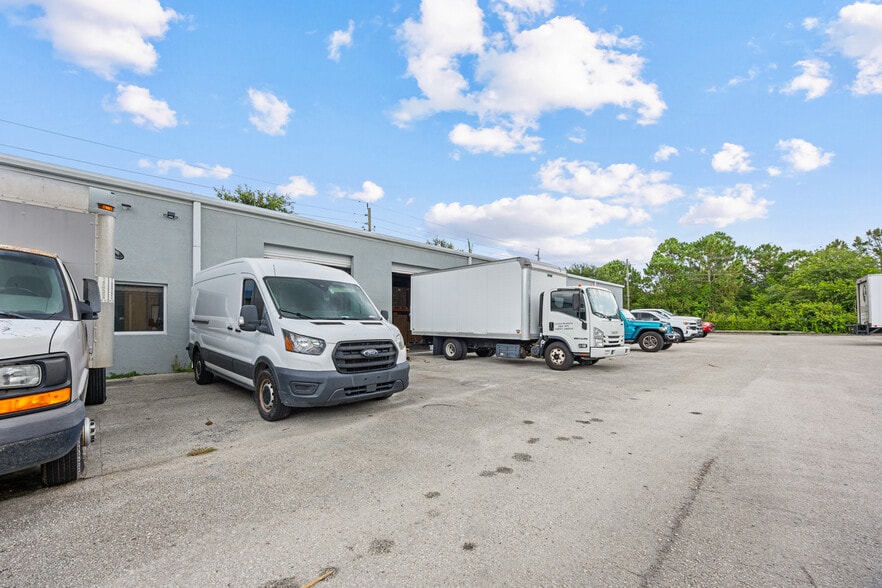 3195 New York Ave, Melbourne, FL for lease - Building Photo - Image 2 of 20