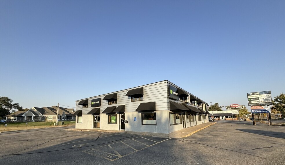 500 W Main St, Anoka, MN à louer - Photo du bâtiment - Image 2 de 14