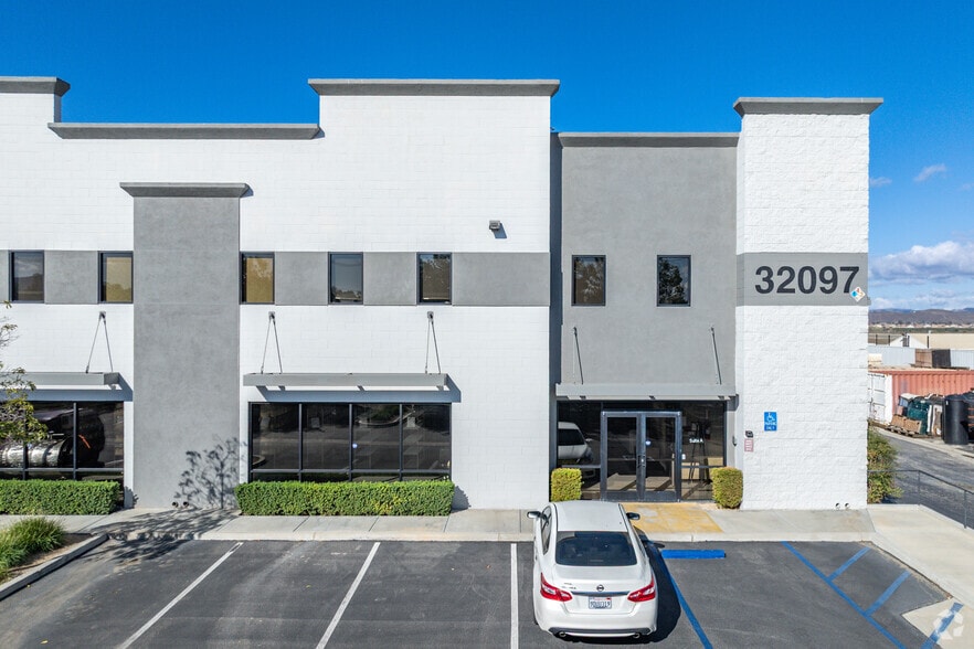 32097 Corydon Rd, Lake Elsinore, CA for lease - Building Photo - Image 3 of 9