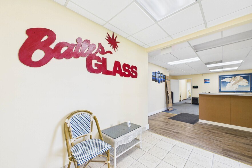 385 East Dr, Melbourne, FL à louer - Photo du bâtiment - Image 2 de 13