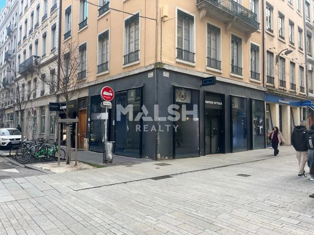 Retail in Lyon for lease Building Photo- Image 1 of 3