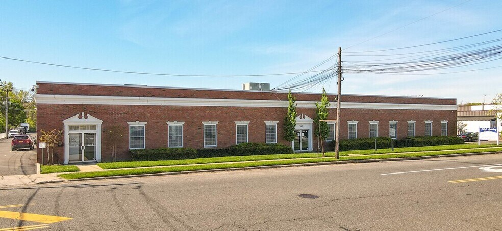 141 Central Ave, Farmingdale, NY à louer - Photo du bâtiment - Image 2 de 27