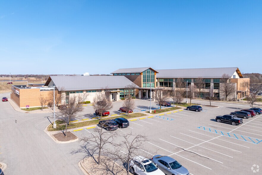 2105 E Enterprise Ave, Appleton, WI à louer - Photo principale - Image 1 de 8