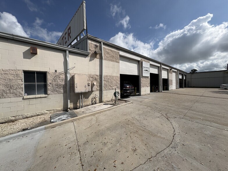 650 Stafford Run Rd, Stafford, TX à louer - Photo du bâtiment - Image 2 de 14