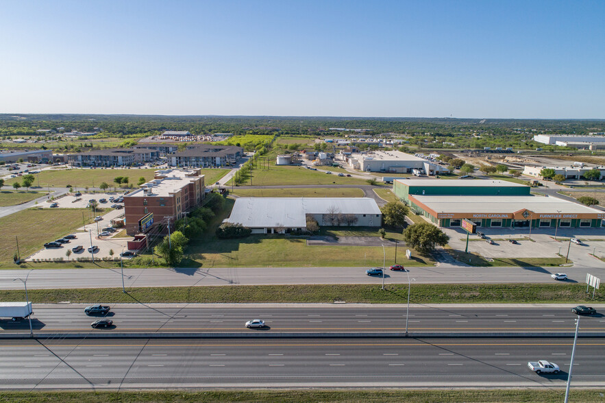 2460 S Interstate 35, San Marcos, TX for lease - Building Photo - Image 2 of 10