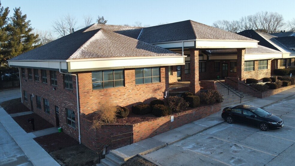 7723-7743 Douglas Ave, Urbandale, IA for lease - Building Photo - Image 2 of 5