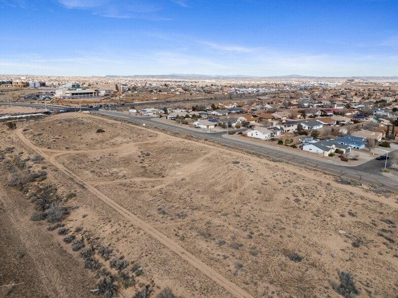 2801 Willow Creek NE St, Rio Rancho, NM à vendre - Photo du bâtiment - Image 3 de 25