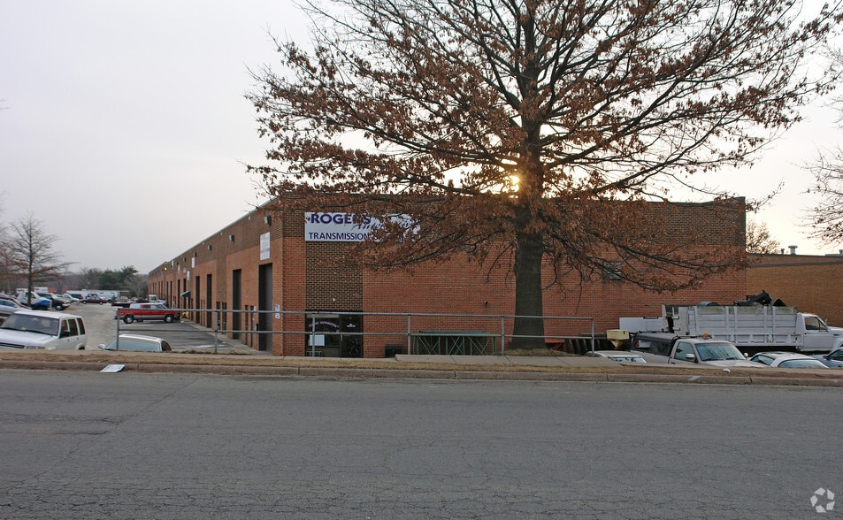 14041-14067 Willard Rd, Chantilly, VA for lease - Primary Photo - Image 1 of 6