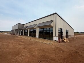 1001 Industrial Ct, Weatherford, TX for lease Interior Photo- Image 2 of 3