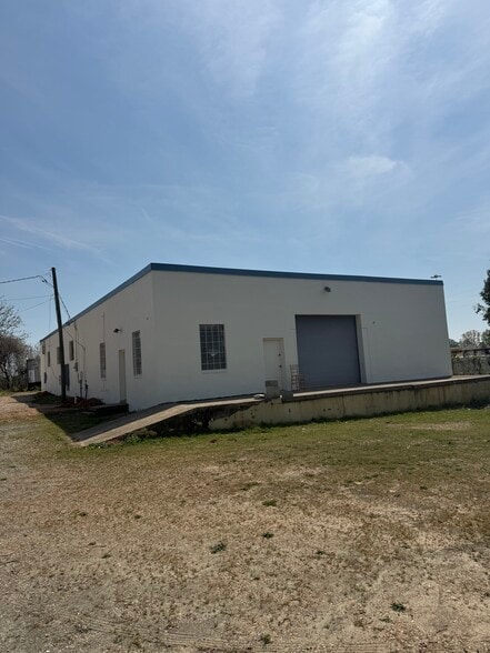 4903 Rozzelles Ferry Rd, Charlotte, NC à louer - Photo du bâtiment - Image 2 de 6