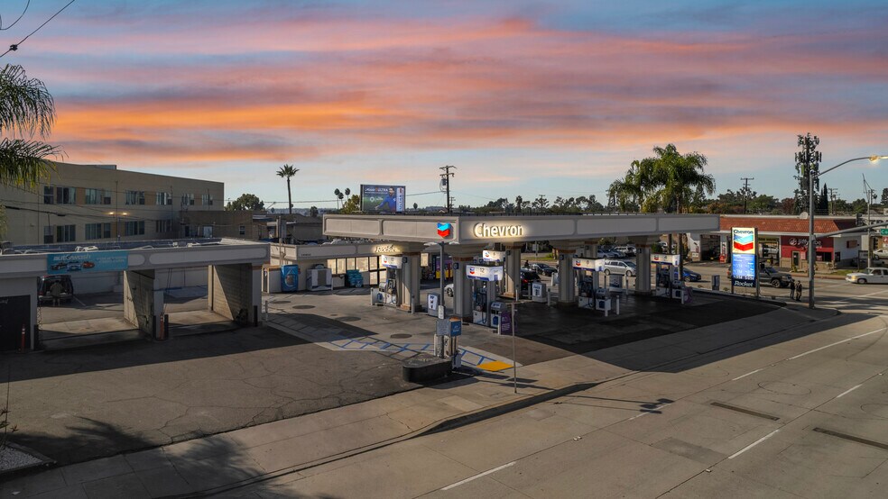 United Pacific: Master Lease Portfolio portefeuille de 13 propriétés à vendre sur LoopNet.ca - Photo du bâtiment - Image 3 de 14