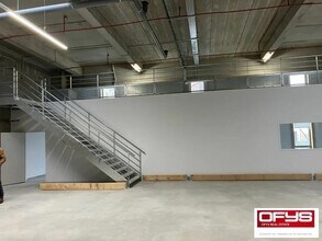 Flex in Lyon for lease Interior Photo- Image 2 of 5