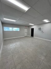 2696 NW 31st Ave, Lauderdale Lakes, FL for lease Interior Photo- Image 2 of 6