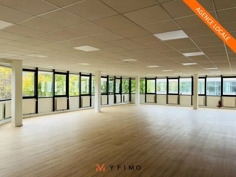 Flex in Nanterre for lease - Interior Photo - Image 3 of 4