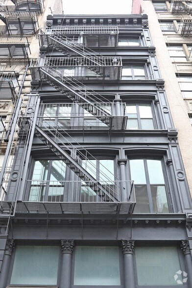 147 Spring St, New York, NY à louer - Photo du bâtiment - Image 3 de 10