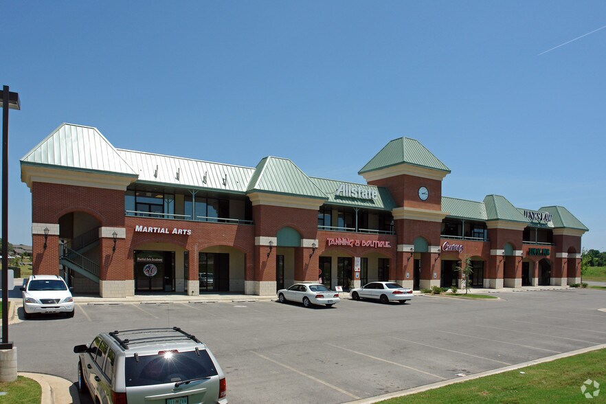 329 S Elm St, Jenks, OK à louer - Photo du bâtiment - Image 3 de 3