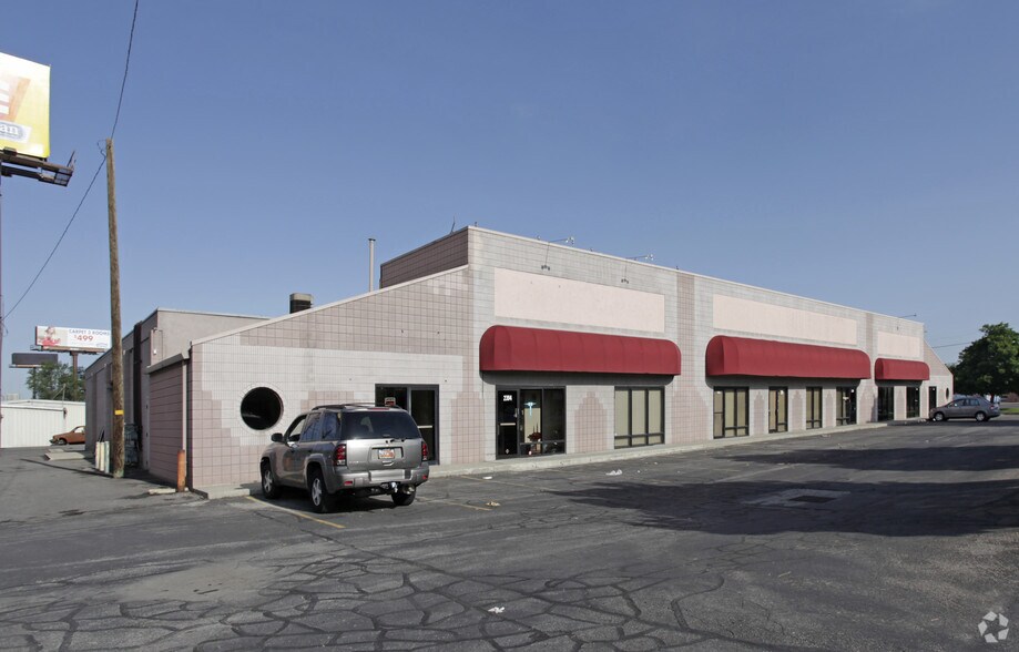 2362-2400 S West Temple St, Salt Lake City, UT à louer - Photo du bâtiment - Image 3 de 7