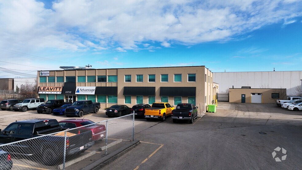 15712 112 Ave, Edmonton, AB à vendre - Vidéo aérienne - Image 2 de 28