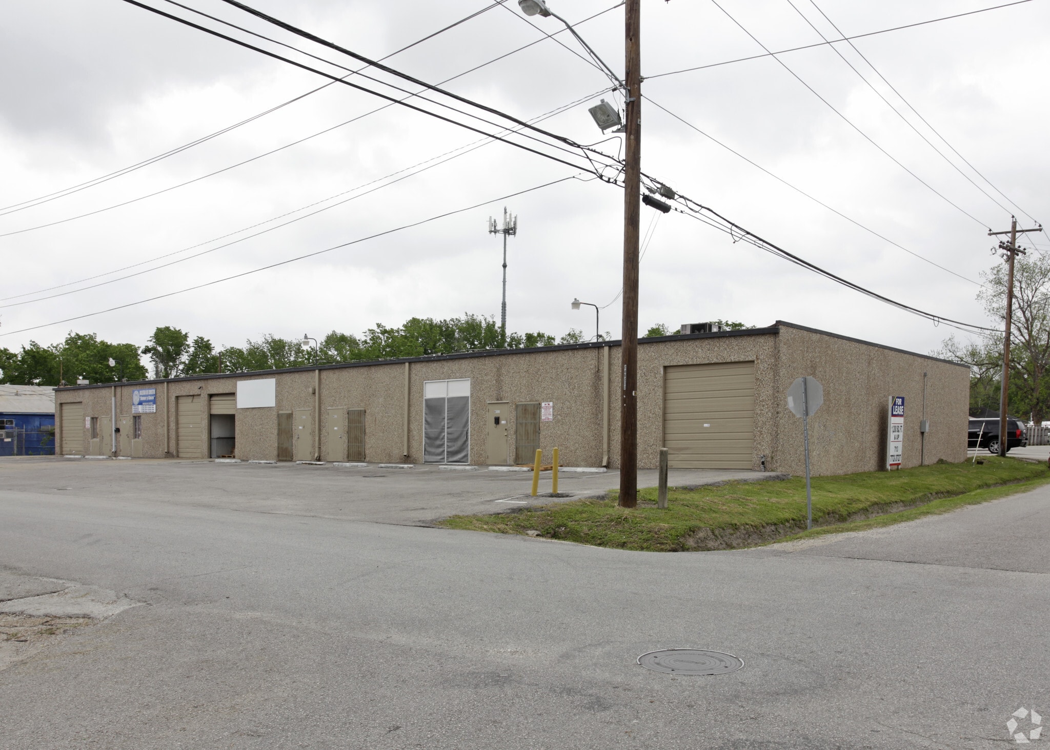 5628-5630 Edgemoor Dr, Houston, TX for lease Building Photo- Image 1 of 7