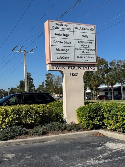 927 Beville Rd, Daytona Beach, FL à louer - Photo du bâtiment - Image 2 de 17