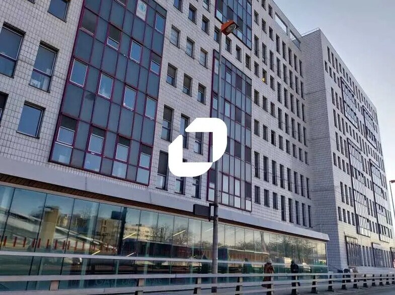 Bureau dans Montigny-le-Bretonneux à louer - Photo du bâtiment - Image 2 de 16