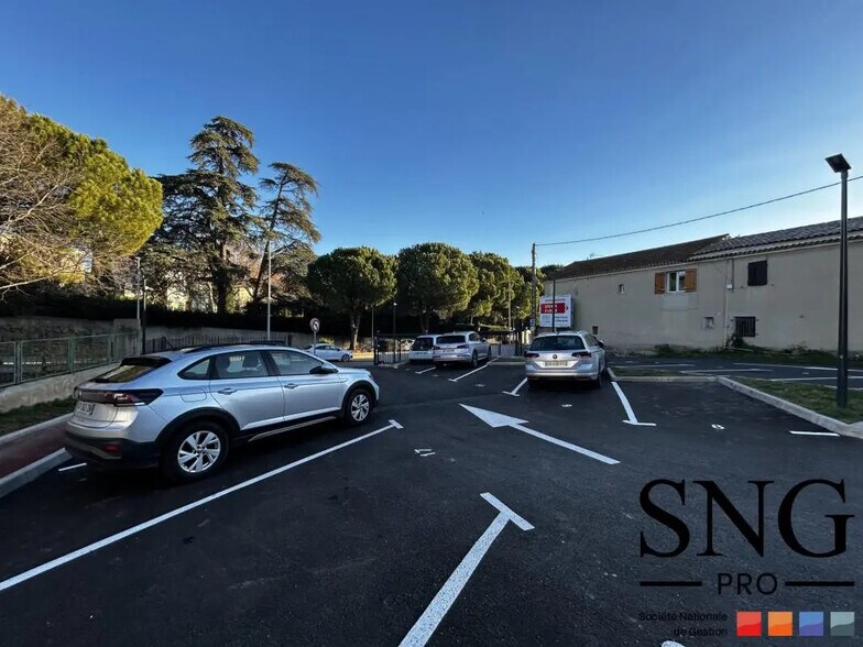 Avenue Georges Guynemer, Salon-de-Provence for lease - Building Photo - Image 3 of 7
