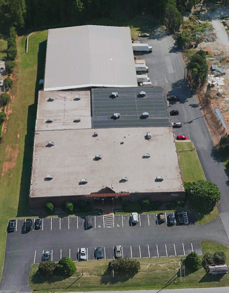 210 Stage Coach Trl, Greensboro, NC for sale - Building Photo - Image 3 of 9