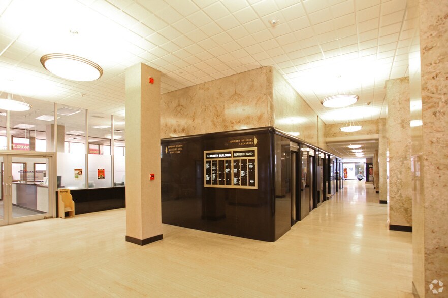 306 W Superior St, Duluth, MN à louer - Hall d’entrée - Image 3 de 9