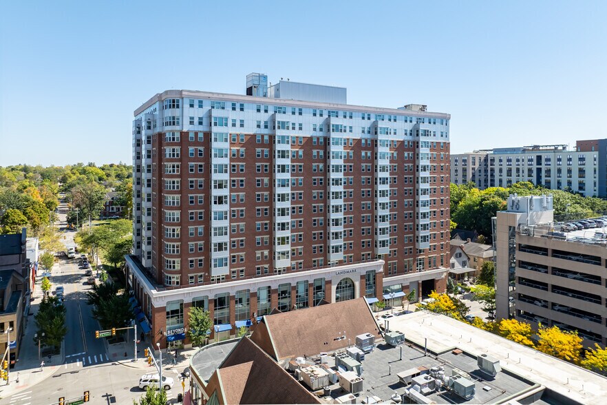 1300 S University Ave, Ann Arbor, MI à louer - Photo principale - Image 1 de 31