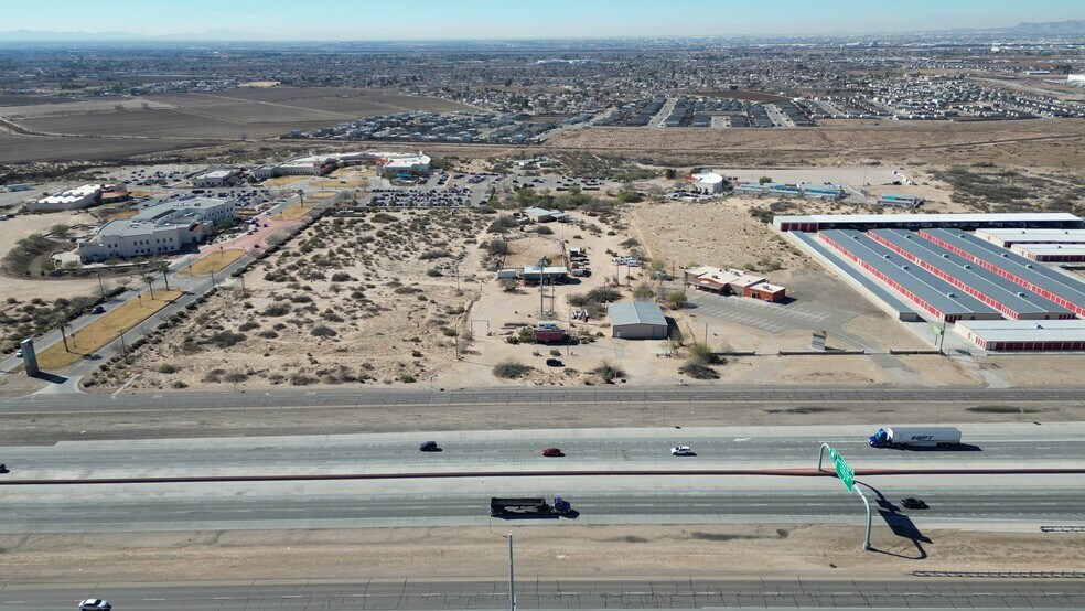 10540 Gateway Blvd E, El Paso, TX à vendre - Vidéo sur l’inscription commerciale - Image 3 de 16