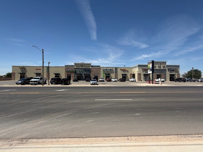 Plus de détails pour 700 S Main St, Andrews, TX - Commerce de détail à louer