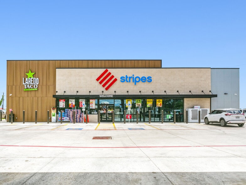 1910 E Main St, Alice, TX for sale - Building Photo - Image 1 of 27