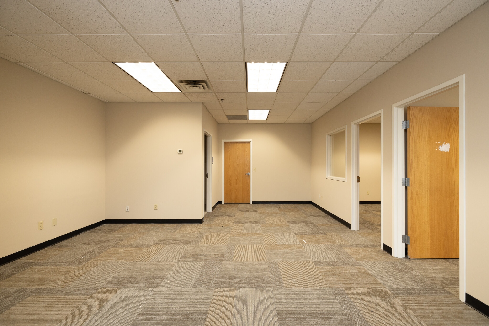 21021 Heron Way, Lakeville, MN for lease Interior Photo- Image 1 of 12