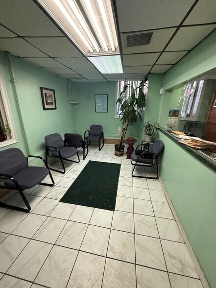 36 Ellwood St, New York, NY for lease - Building Photo - Image 2 of 4